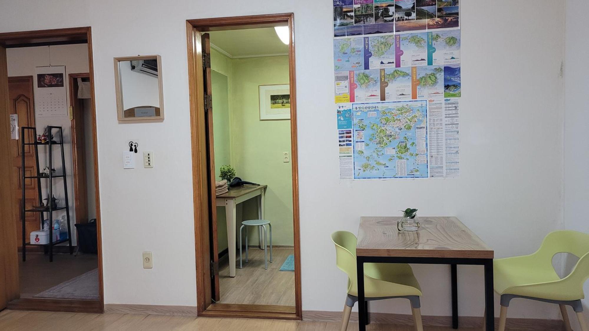 Tongyeong Episode Guesthouse Bilik gambar